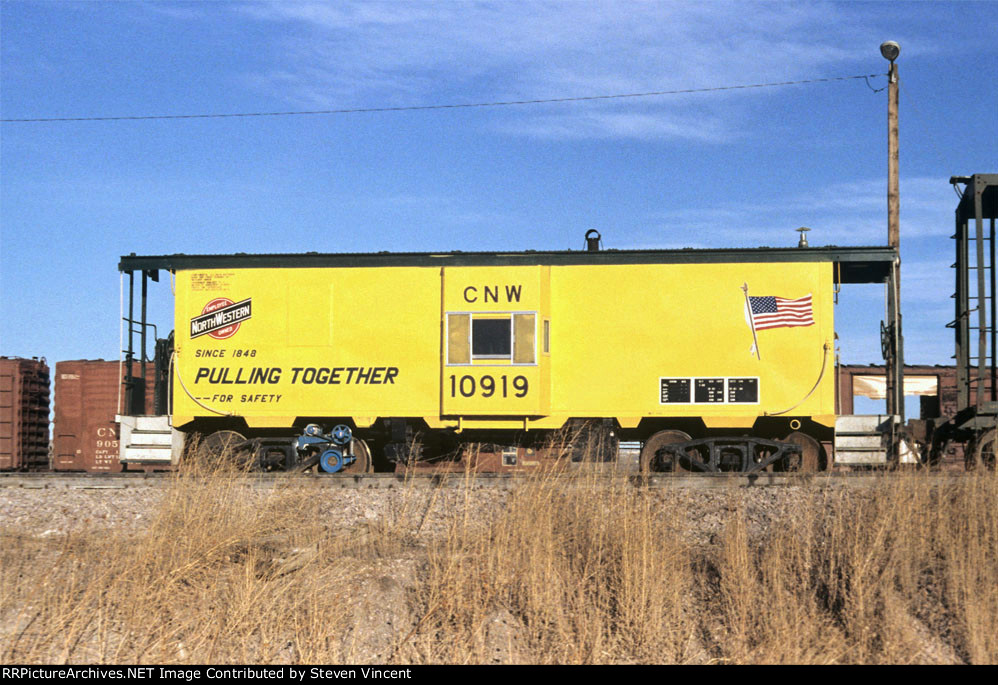 Chicago & Northwestern caboose CNW #10919